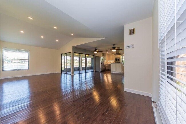 Building Photo - 13335 Cross Pointe Dr