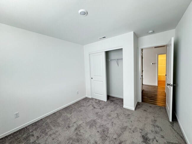 Building Photo - Brand New Home - 3bdrm 2.5ba - The Reserve in the Pines - La Pine, OR