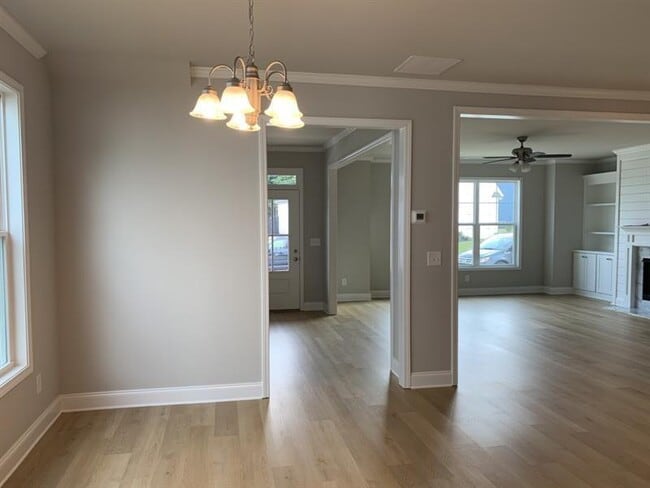 Building Photo - 5192 Parkwood Dr