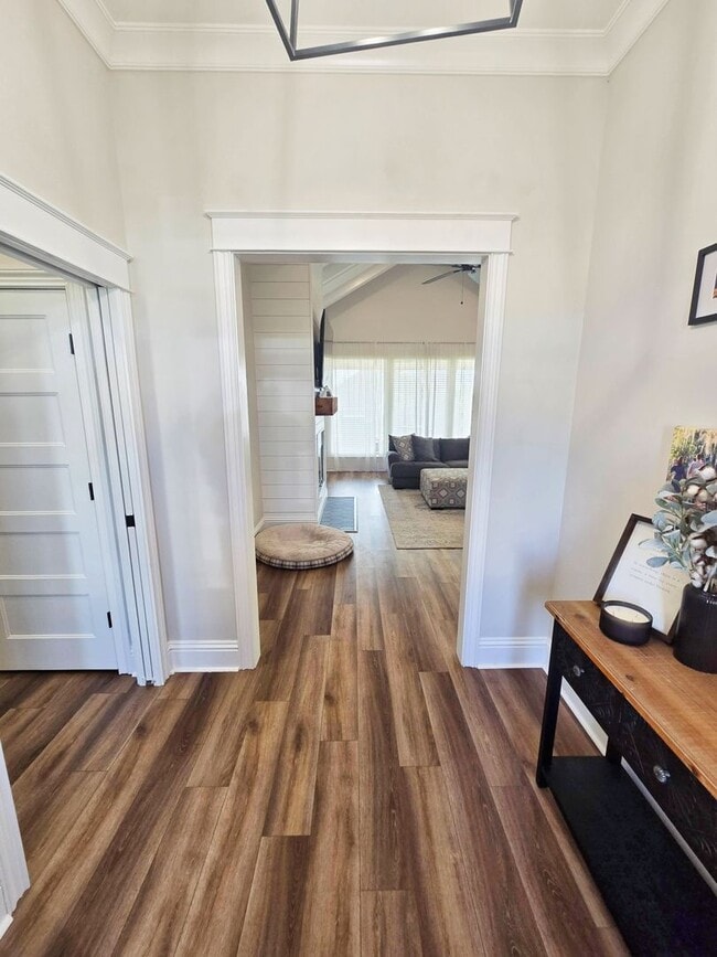 Building Photo - Spacious 4BR/3BA Home with Open Floor Plan, Screened Porch & Fenced Backyard