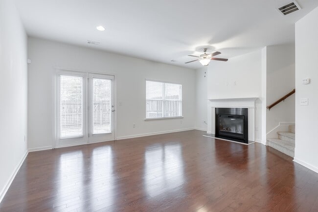 Building Photo - 5070 Longview Walk