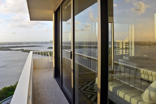Building Photo - 5510 N Ocean Dr