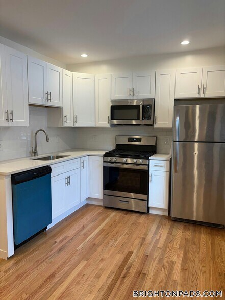 Building Photo - 15 Radnor Rd