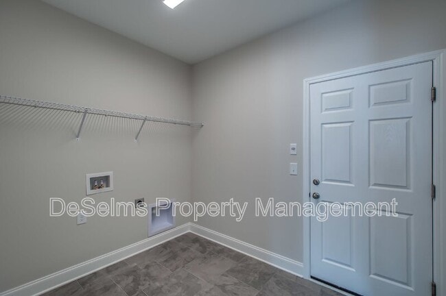 Building Photo - 1529 Holton Rd