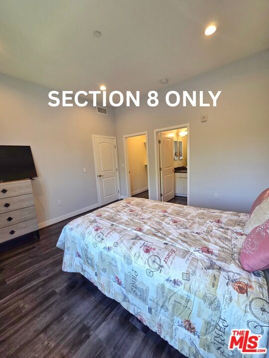 Building Photo - 2651 S Hobart Blvd