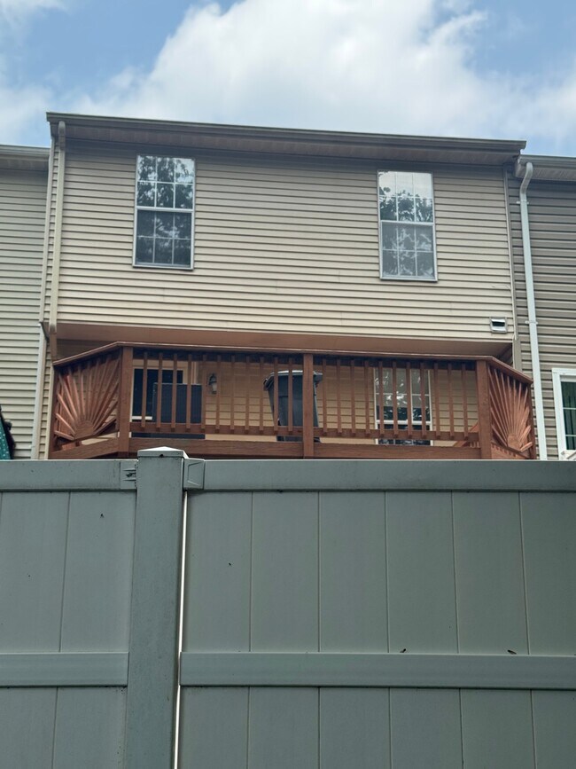 Building Photo - 8918 Pembrook Woods