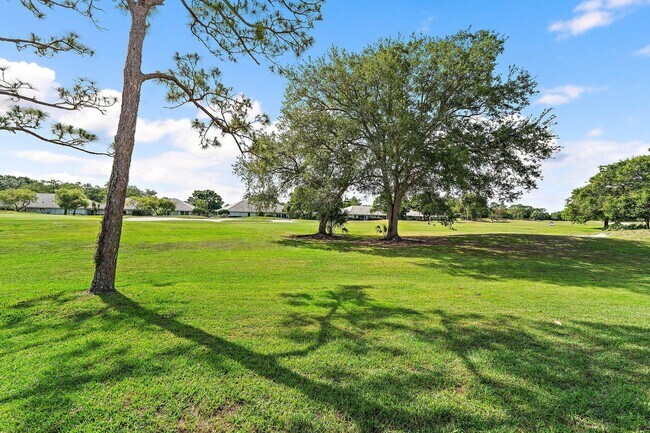 Building Photo - 2711 SW Egret Pond Cir