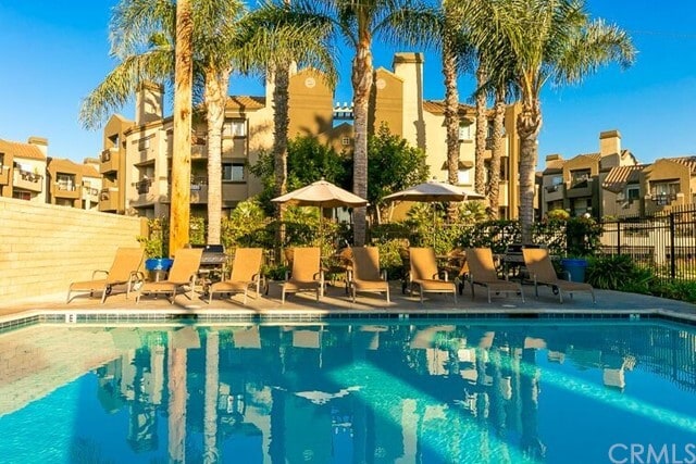 Building Photo - 420 Lake St