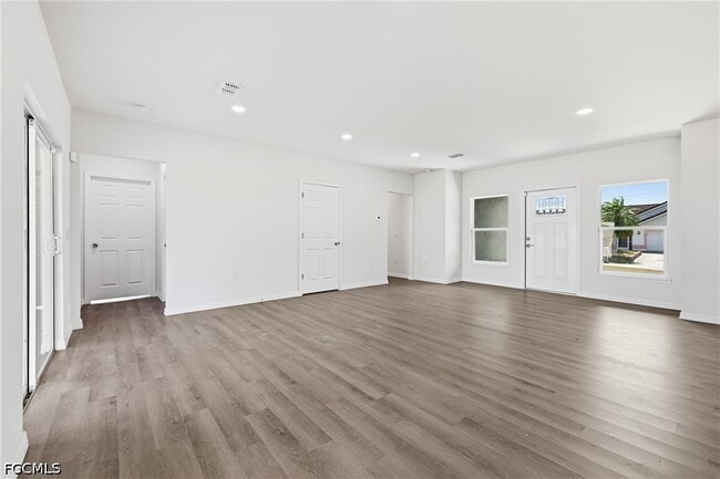 Building Photo - 1406 Ford Cir