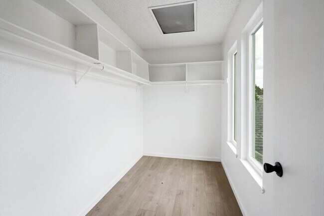 Building Photo - 4917 Aizenberg Cir