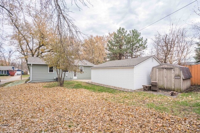 Building Photo - 106 NE Grant St