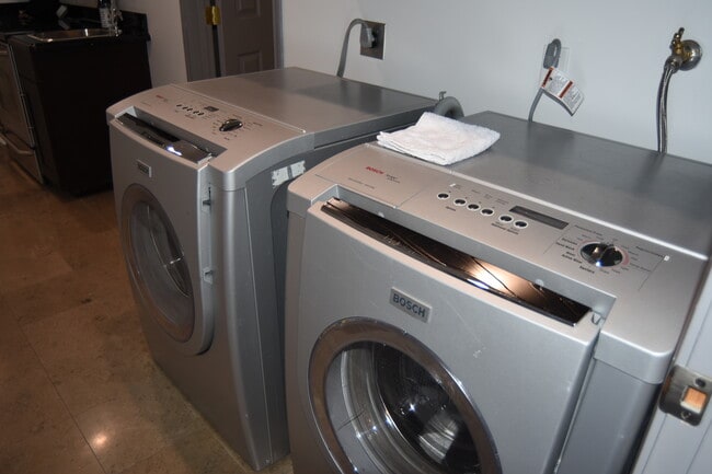 Building Photo - 15 Anson Rd