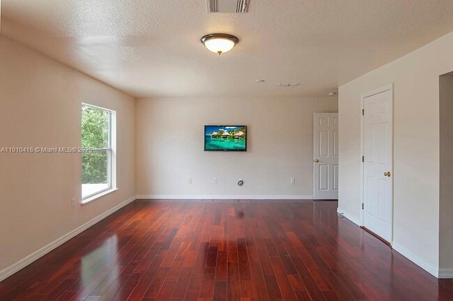 Building Photo - 6057 Ridge Lake Cir