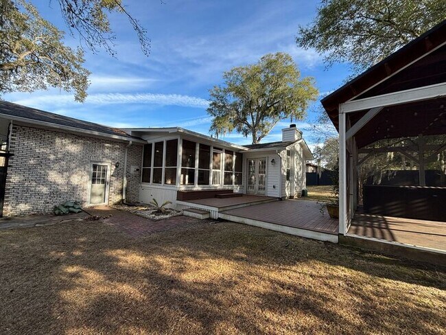 Building Photo - 5327 Chantilly Ln