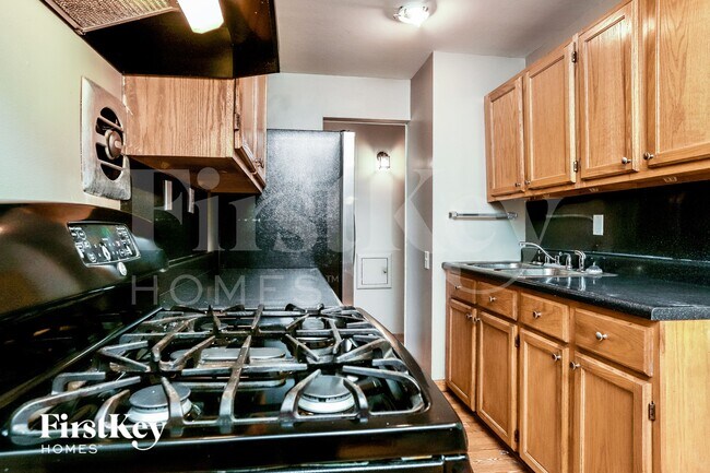 Building Photo - 10201 Pannell Dr