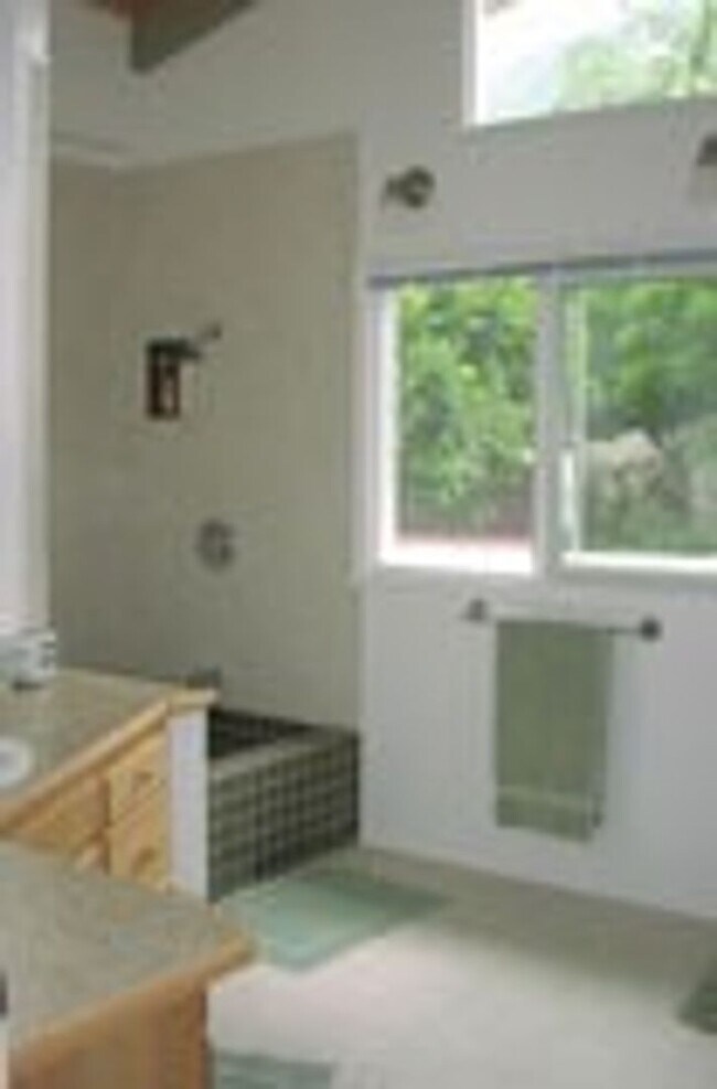 Building Photo - Beautiful Maunawili 2Bedroom Retreat!