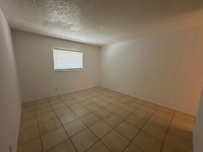 Building Photo - 7827 NW 39th Ct