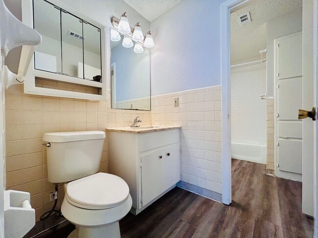 Building Photo - 12005 Charing Cross Rd