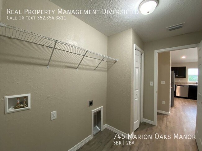 Building Photo - 745 Marion Oaks Manor