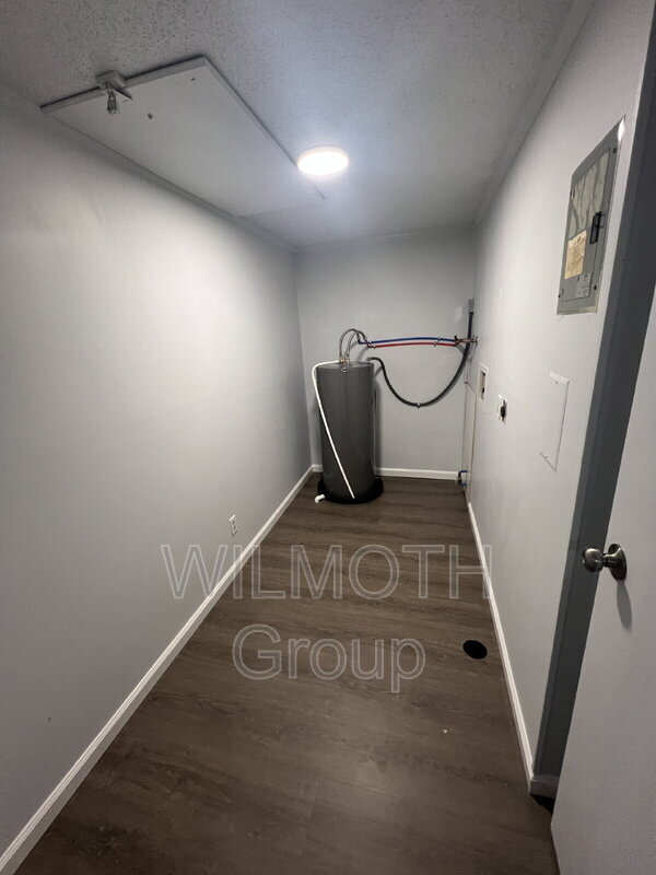 Building Photo - 2000 Indianapolis Rd