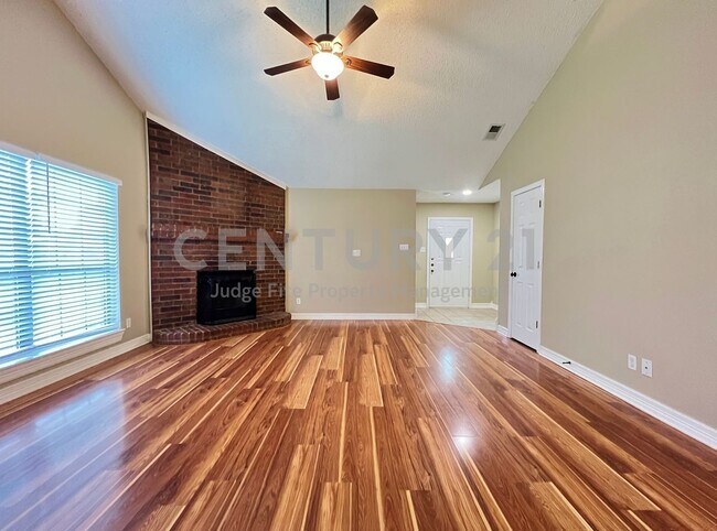 Building Photo - Charming 3/2/2 in Lake Dallas ISD For Rent!