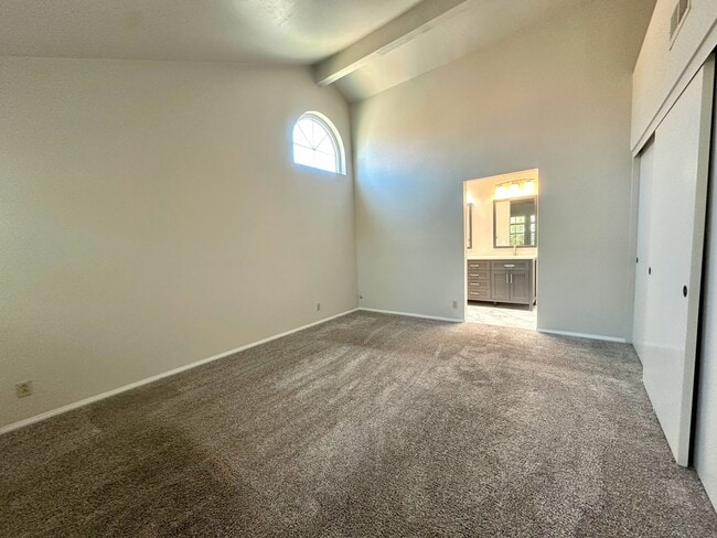 Building Photo - 15880 Avenida Villaha
