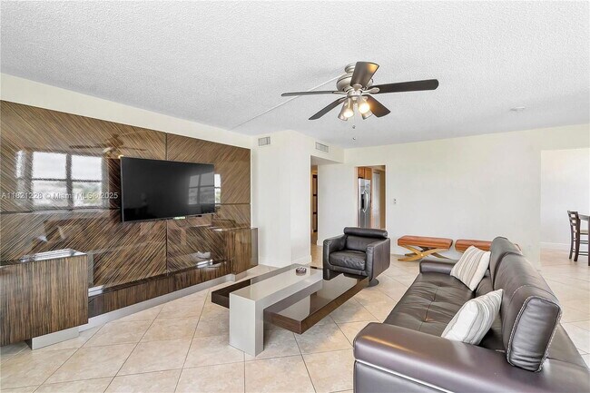 Building Photo - 1401 S Ocean Dr
