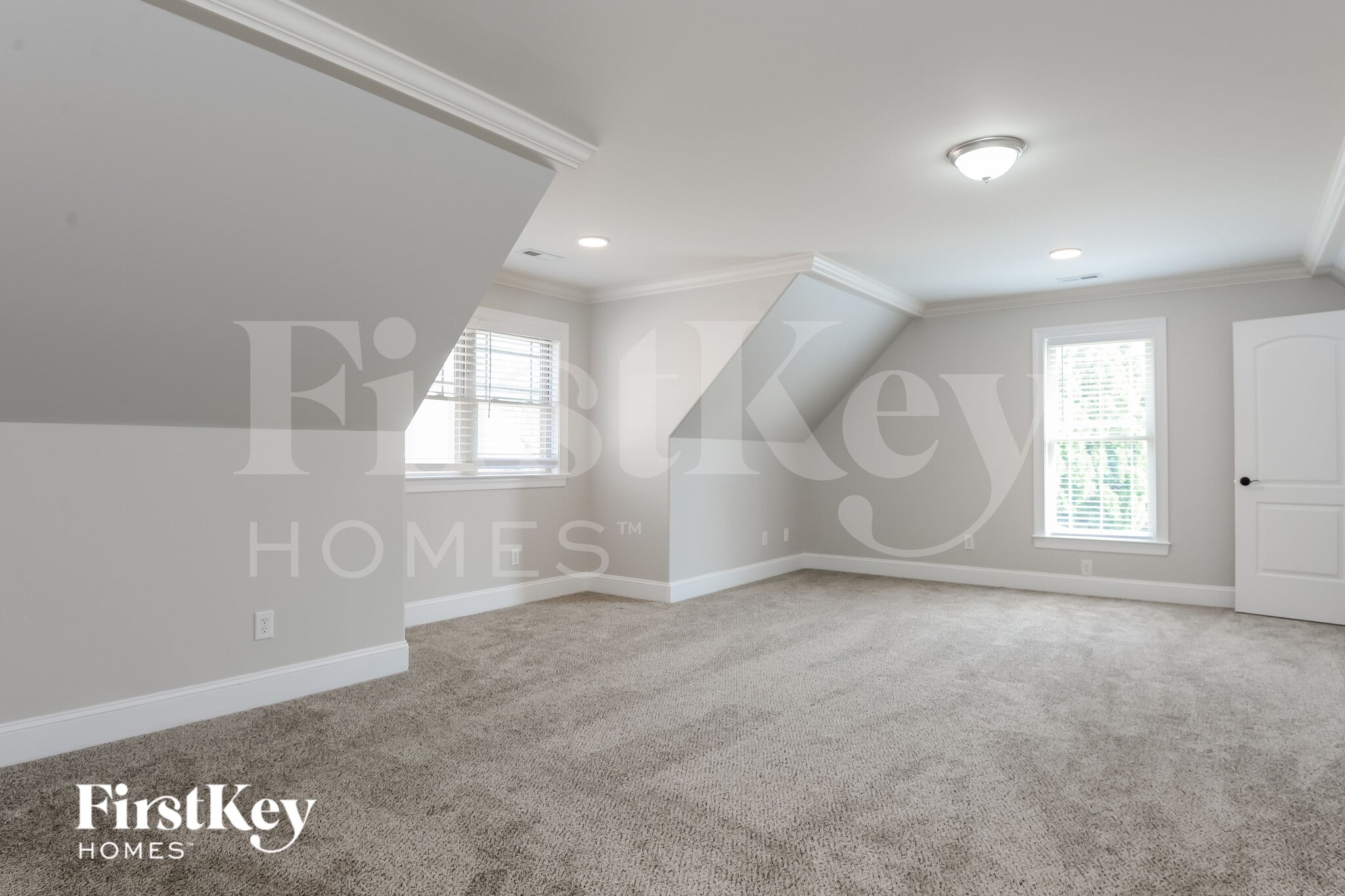 Building Photo - 7131 Greystone Village Ct
