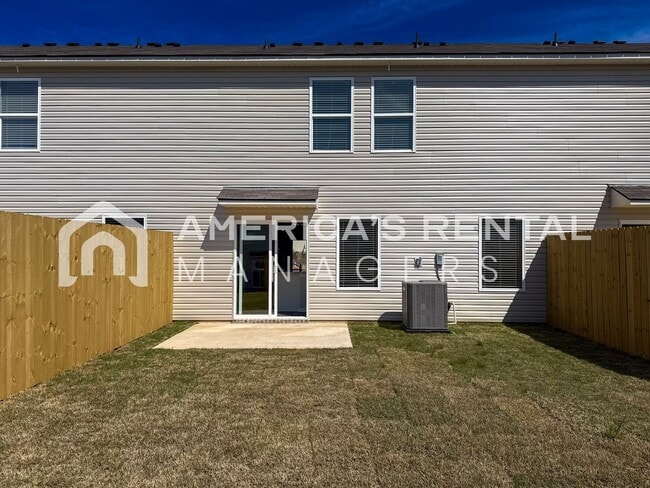 Building Photo - Escape to Lakeside Living in Lincoln! View with 48 Hours Notice!