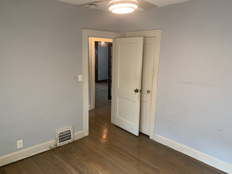 Building Photo - 5305 Euclid Ave