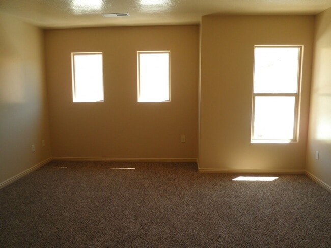 Building Photo - Gorgeous 3 Bedroom Townhome in St. George