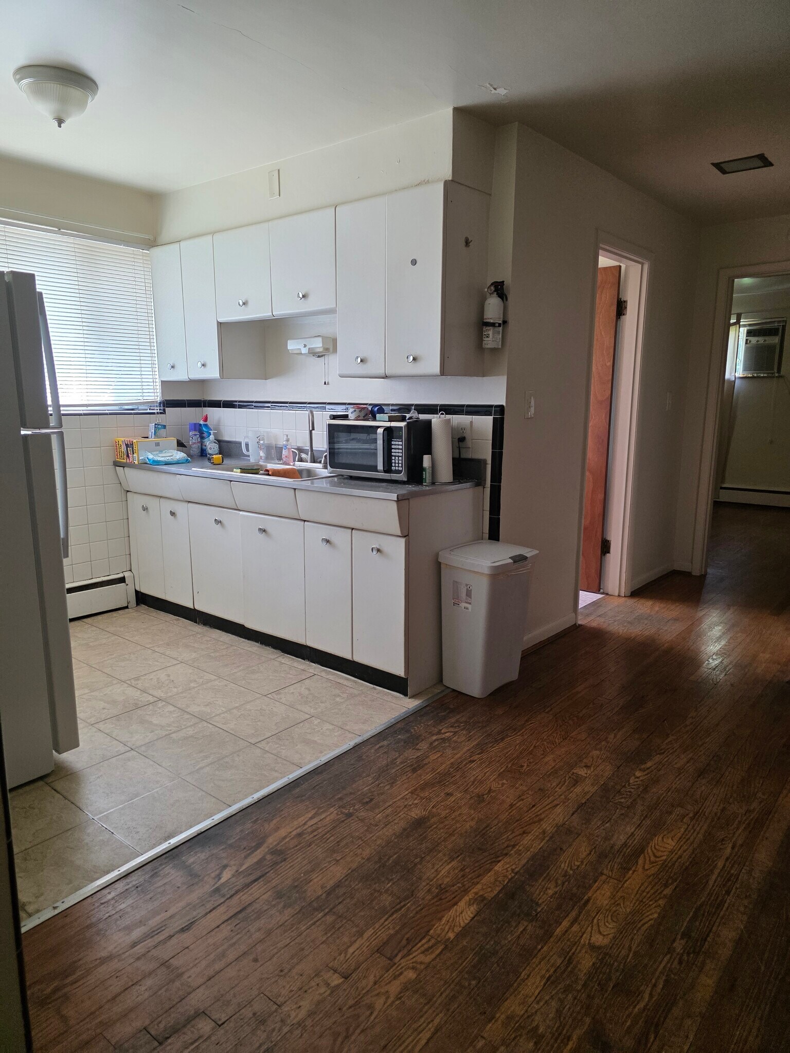 Building Photo - 4250 Saint Martins Pl