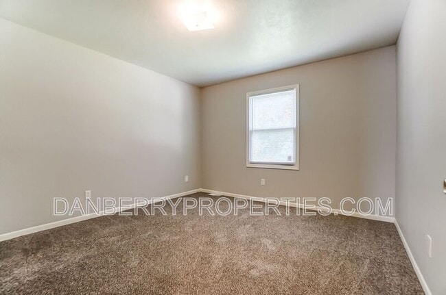 Building Photo - 1103 Searles Rd