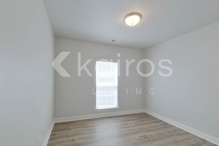 Building Photo - 6536 Roux Dr