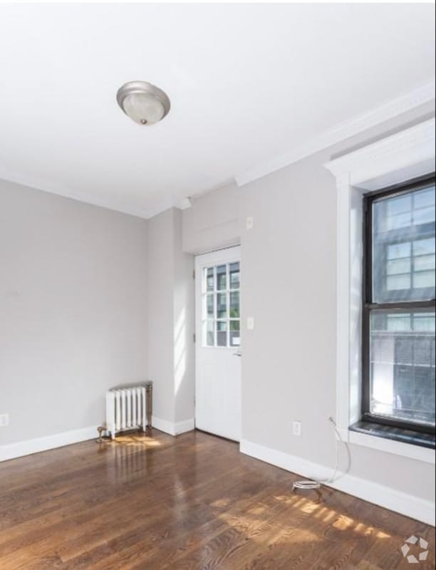 Building Photo - 246 Mott St