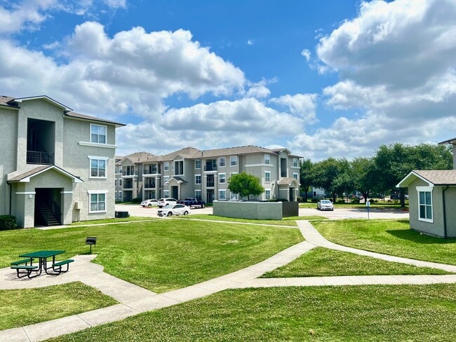 Building Photo - Costa Rialto