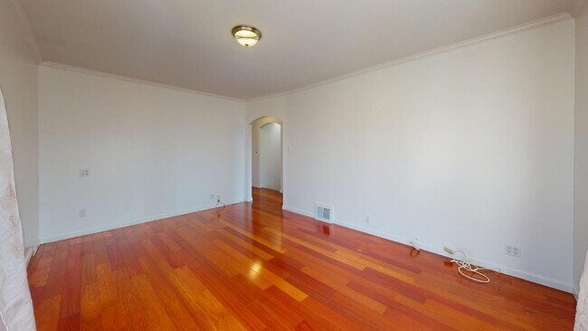 Building Photo - Charming Outer Sunset Single Family Home w...