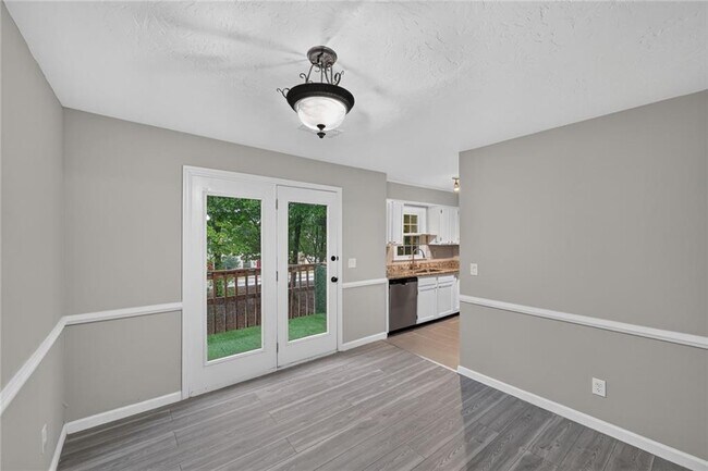 Building Photo - 226 High Creek Dr