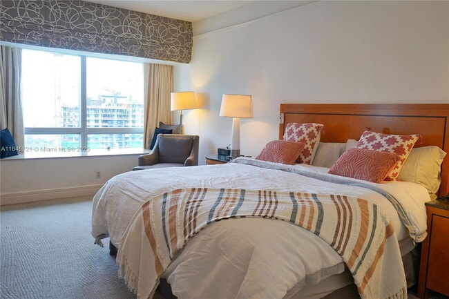 Building Photo - 1435 Brickell Ave