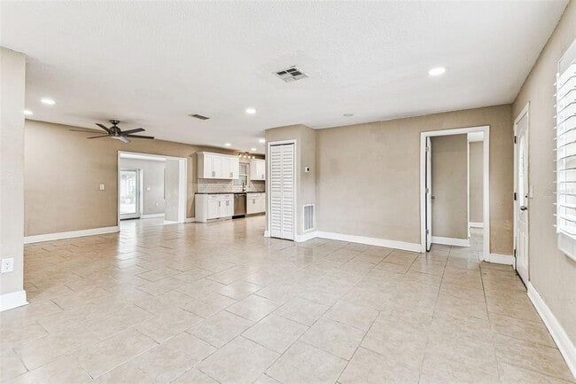 Building Photo - 2580 Granada Cir W