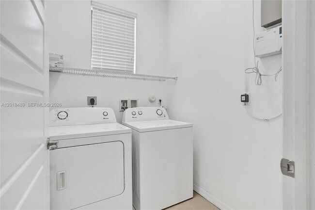 Building Photo - 643 NE 191st Terrace
