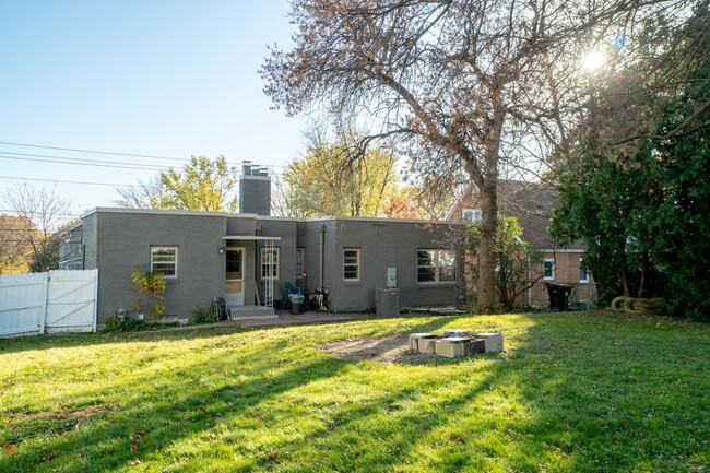 Building Photo - 603 W 18th St