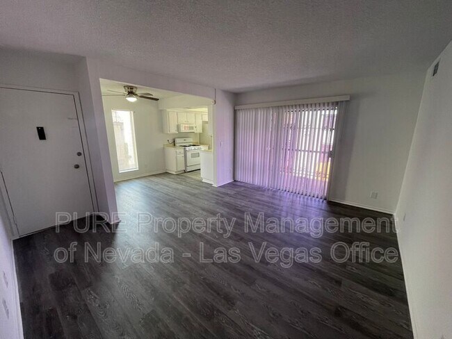 Building Photo - 1405 E Vegas Valley Dr