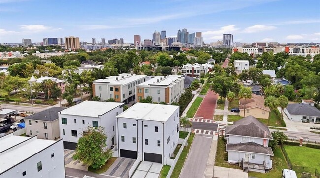 Building Photo - 215 W Columbus Dr