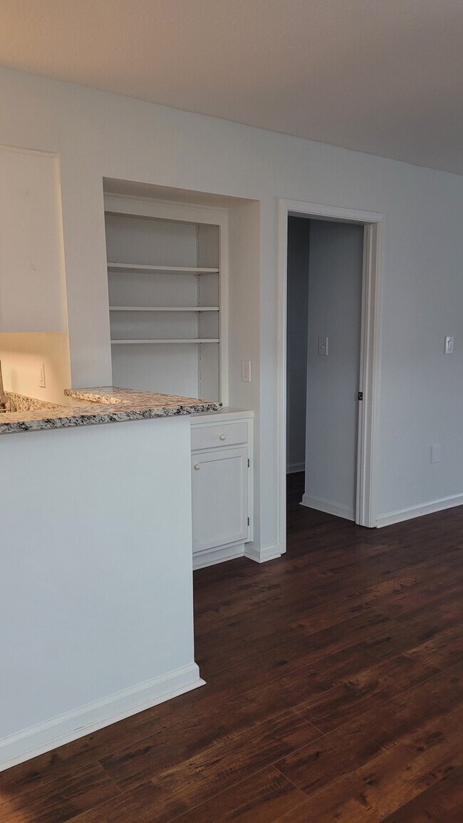 Building Photo - 2 bedroom 2 bath Condo in Lenox Heights, o...