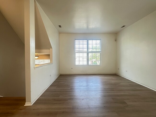 Building Photo - 228 S Alder Creek Dr