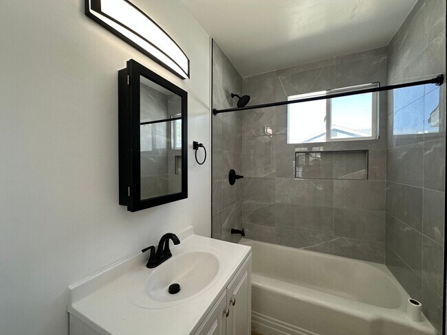 Building Photo - Beautiful Single story 4 Bedrooms 2 Baths ...