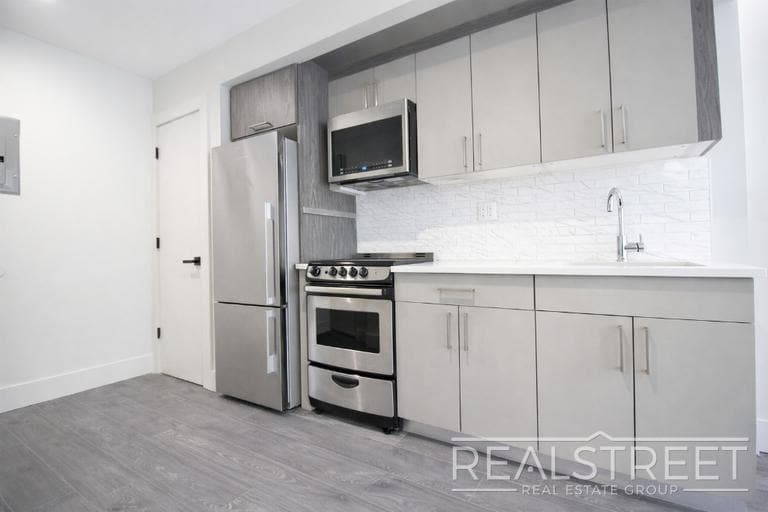 Building Photo - Brand New 1 Bed w Full Kitchen Amenities in Prime Crown Heights