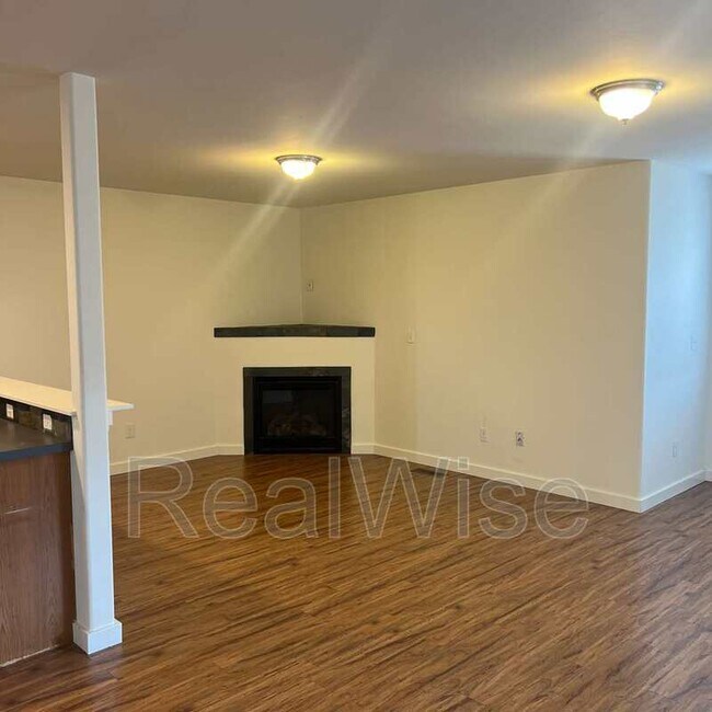 Building Photo - 1214 SW 27th St