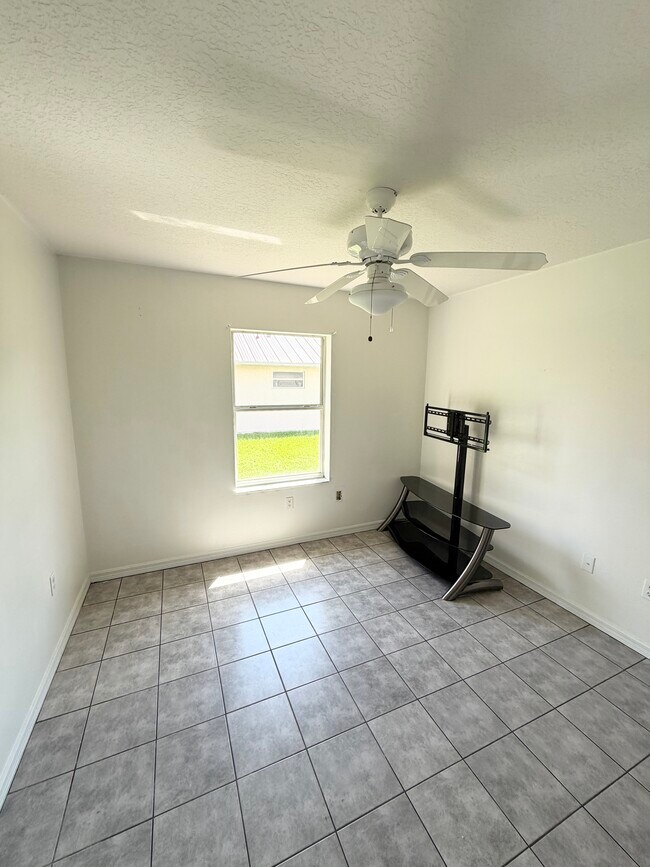 Building Photo - 33 Flamingwood Ln #B